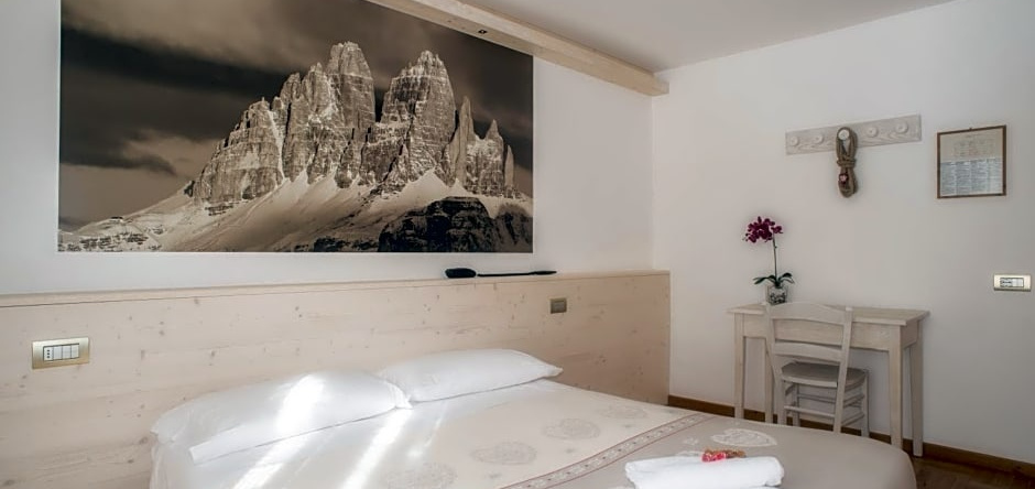 Hotel Meuble Victoria, 奥龙佐迪卡多雷 — 照片 1