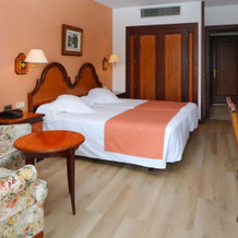 Hotel Riu Fluvià, 奥洛特 — 照片 3