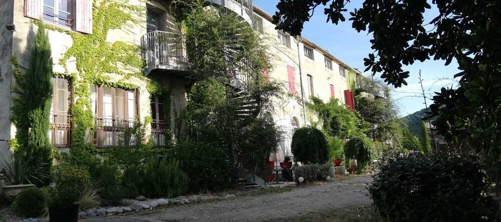 Appartements 2 à 6 personnes, Sumene — photo 1