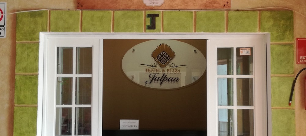 Hotel y Plaza Jalpan, 哈尔潘德塞拉 — 照片 1