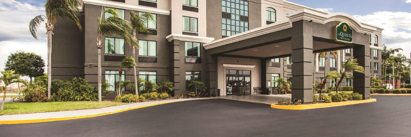 La Quinta Inn & Suites by Wyndham Clearwater South, Clearwater — photo 1