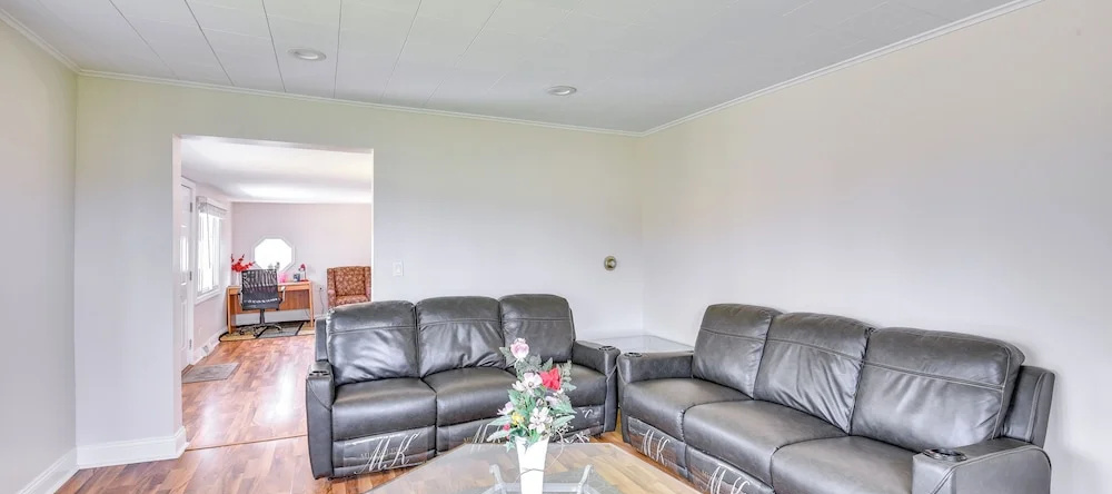 3 Mi to Lake Michigan Access: Sawyer Home w/ Patio, 肖尔伍德-塔山-哈伯特 — 照片 1