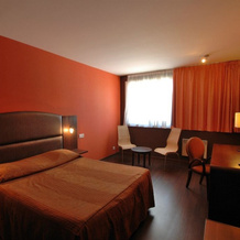 Hotel Des Dhuits, 科隆贝双教堂 — 照片 2