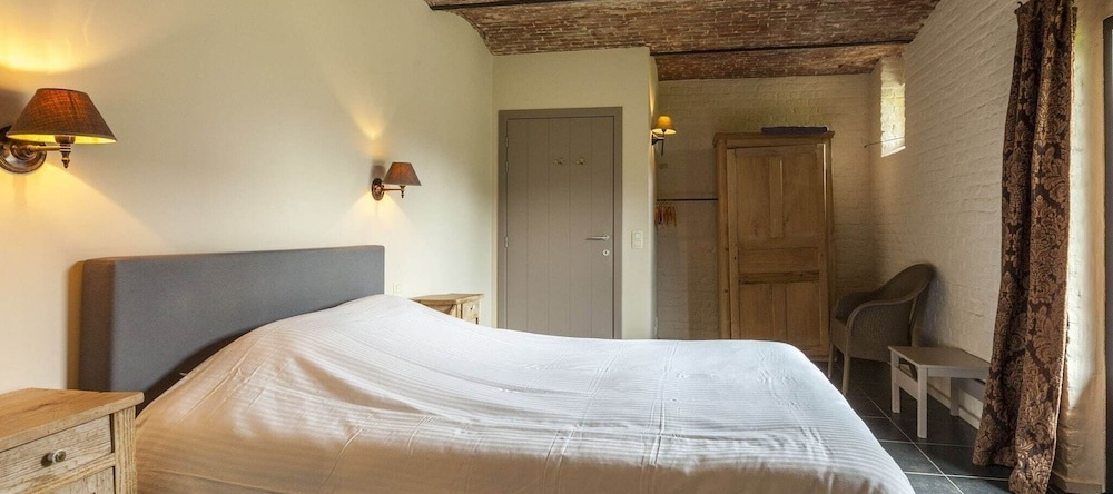 Beautifull Renovated Farmhouse With Traditional Elements And A Big Garden, Бернем — фото 1
