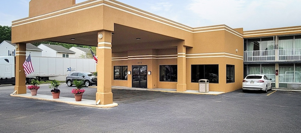 Econo Lodge, Effingham — photo 1