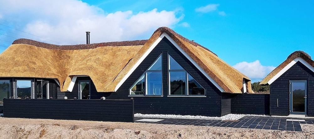 Spacious Cottage in Ringkobing Jutland With Swimming Pool, 灵克宾 — 照片 1