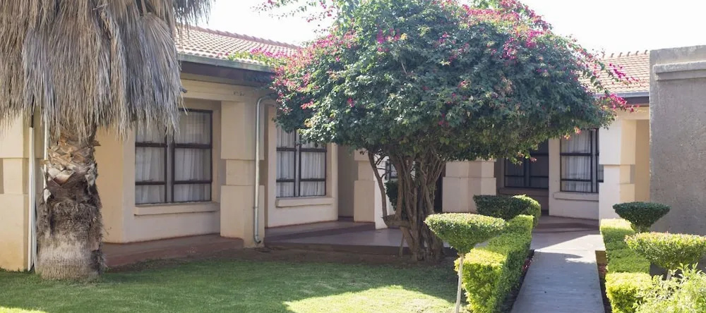 Afro-She Guest Lodge, Mogwase — photo 1