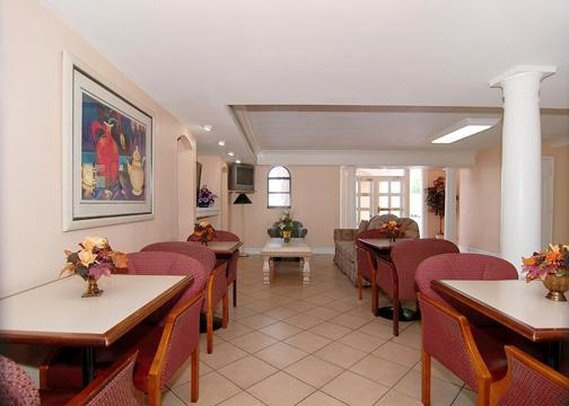 Econo Lodge Inn & Suites, Мемфис — фото 1