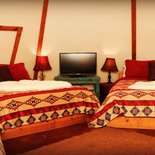 Geronimo Creek Retreat- Tipi 2 Red Fox, Сегин — фото 2