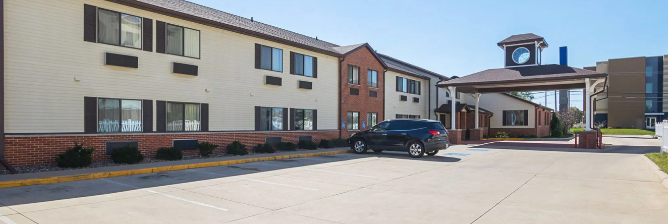 Baymont Inn & Suites Waterloo, Waterloo — photo 1
