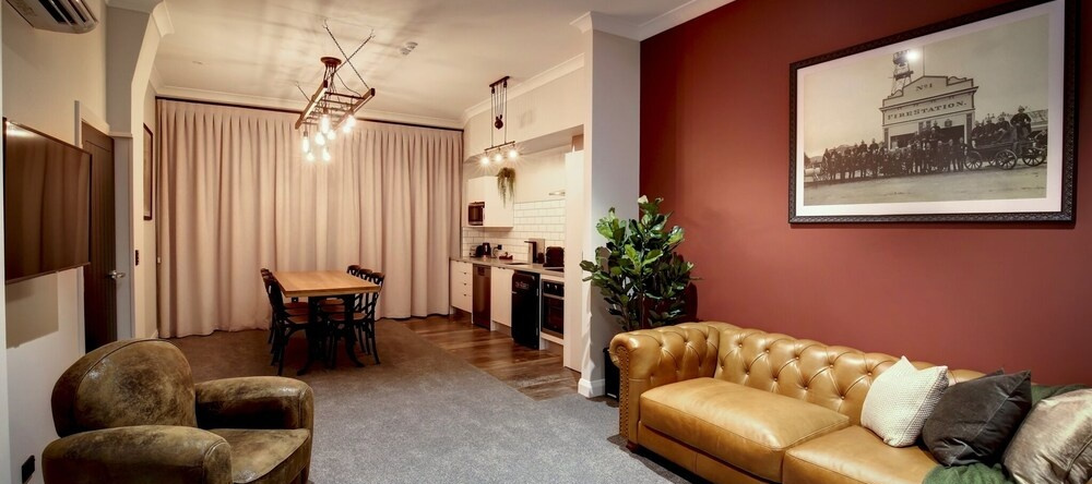 Hokitika Fire Station Boutique Accommodation, 霍基蒂卡 — 照片 1