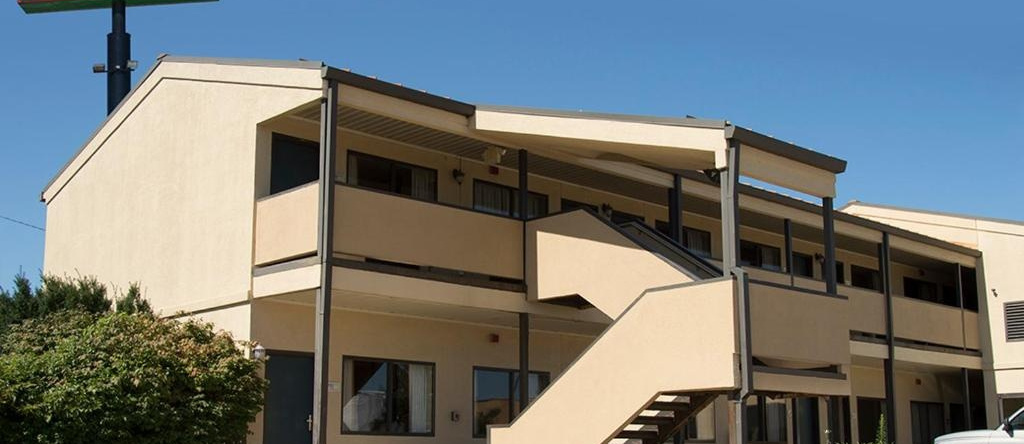 Greenlight Inn & Suites, St. James — photo 1