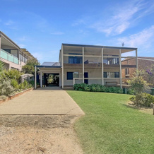 Coastal Upper-level Home With Pool Access, Batehaven — photo 2