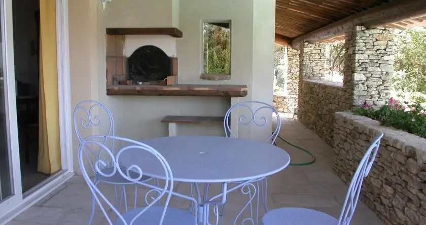 Le Petit Paradis en Provence, 韦纳斯克 — 照片 1
