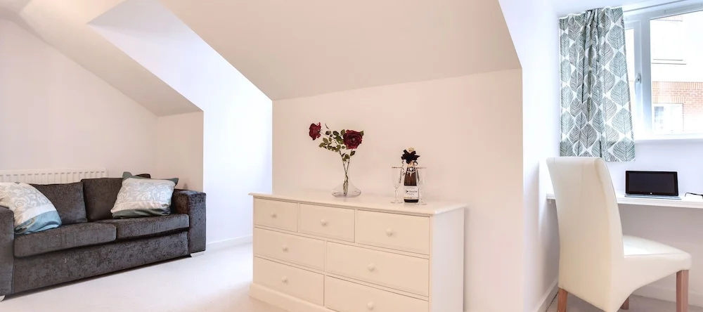 Bookeduk - Penthouse 3 Bedroom Apartment, Бишопс-Сторфорд — фото 1