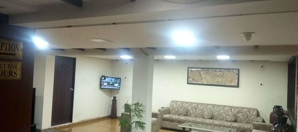 JK Rooms 108 Hotel Royal Regency, 布蒂博里 — 照片 1