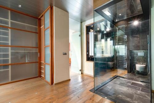 Villa Palmera, paradise near Barcelona, luxurious villa, comfortably sleeping 22, 奥利韦拉 — 照片 1