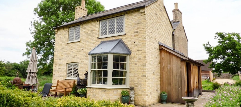 Shortmead Cottage, Biggleswade — photo 1