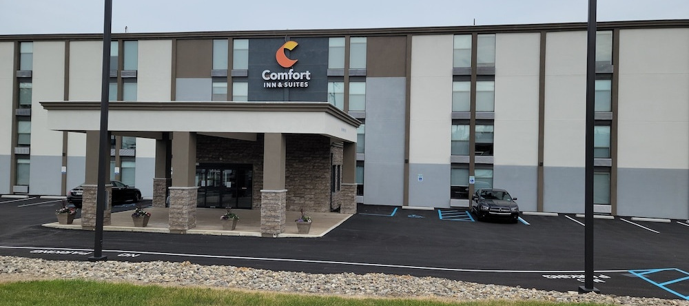 Comfort Inn & Suites Wyomissing/Reading, Wyomissing — photo 1