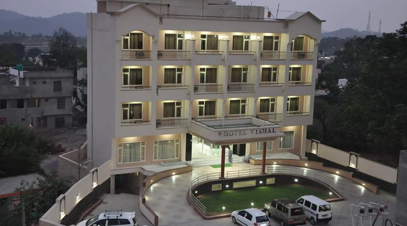 Hotel Vishal International, 贾姆讷格尔 — 照片 1