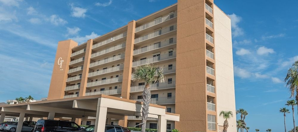 Canaveral Towers - Oceanfront Condos with Pool and Mini Golf by Port Canaveral - Cocoa Beach, Cape Canaveral — photo 1