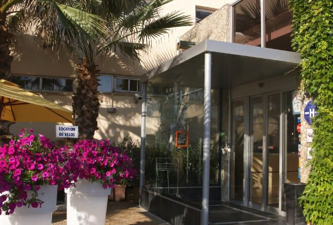 Hôtel Azur Bord de Mer, 拉格朗德莫特 — 照片 1