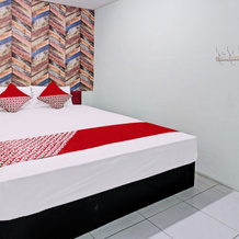 OYO Life 92032 Utama Hotel & Karaoke, Trenggalek — photo 5