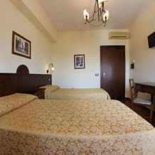 Hotel Max, 阿韦尔萨 — 照片 2
