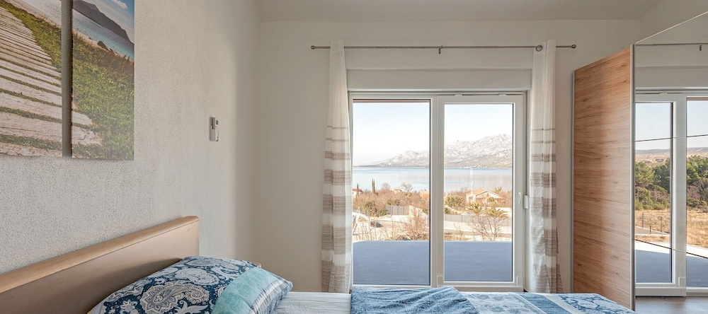 Bright Holiday Home in Jasenice With Beach Nearby, 亚塞尼采 — 照片 1