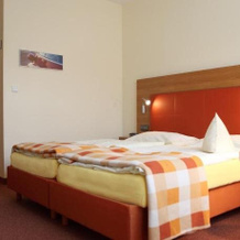 Hotel Garni Max Zwo, Дингольфинг — фото 3