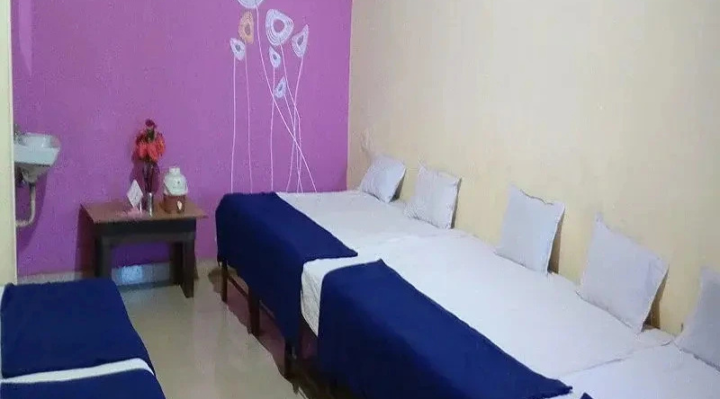 Khan Hotel, Matheran — photo 1