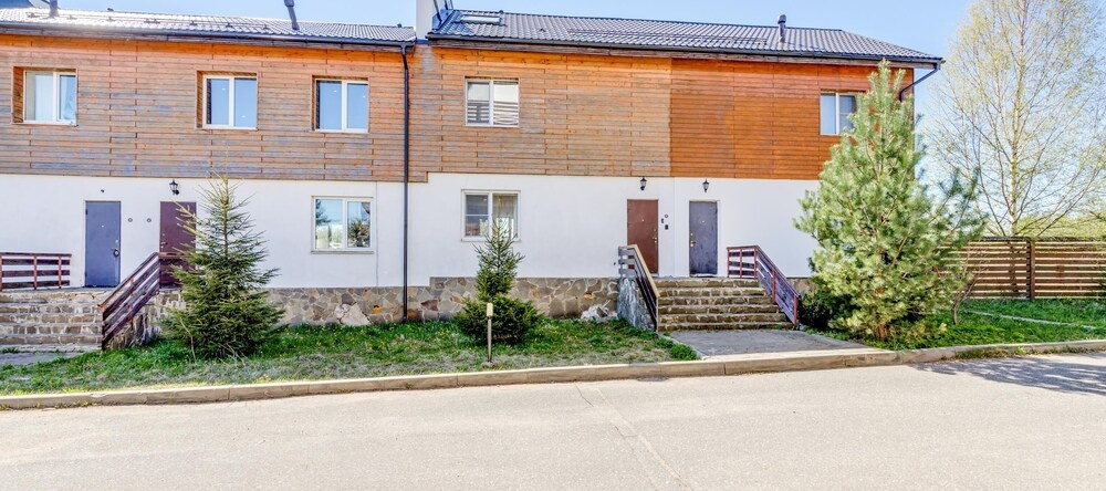 Simply Comfort, Modern Townhome, Sauna, Yakhroma — photo 1