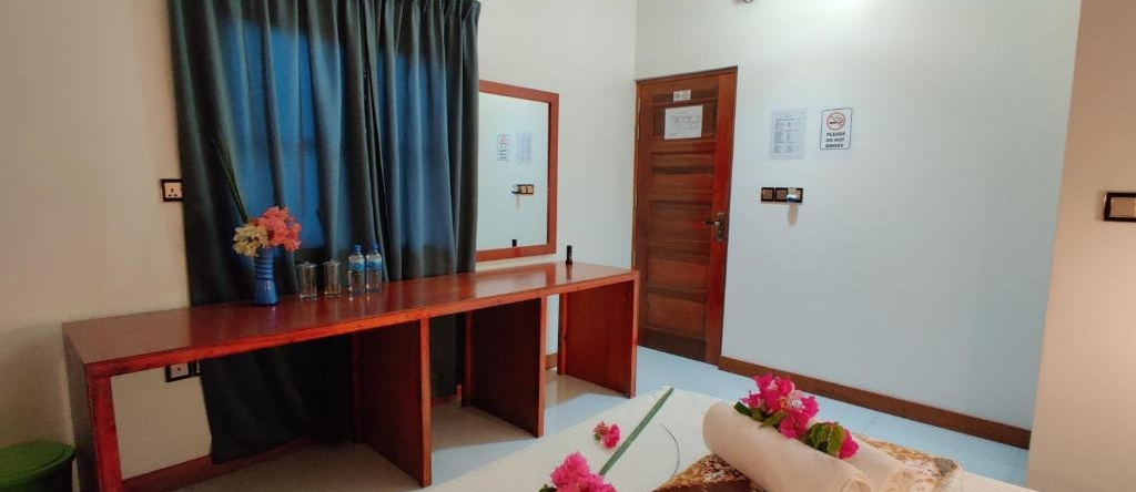 Equator Holiday Inn, Фувамула — фото 1