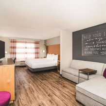 La Quinta Inn & Suites by Wyndham Chattanooga North - Hixson, Hixson — photo 4