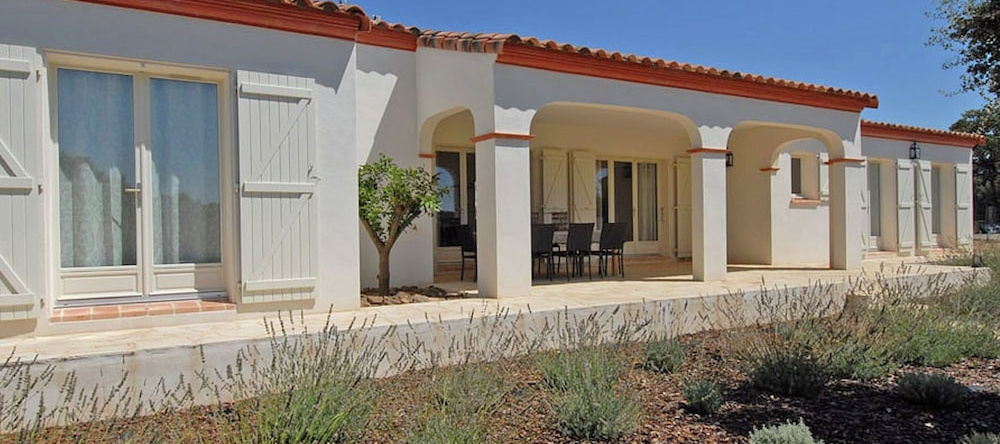 Luxurious Villa in Escales with Pool, 埃斯卡尔 — 照片 1