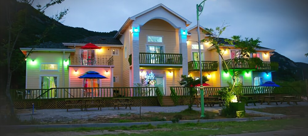 Busan Hollywood Pension, Byeonsan — photo 1
