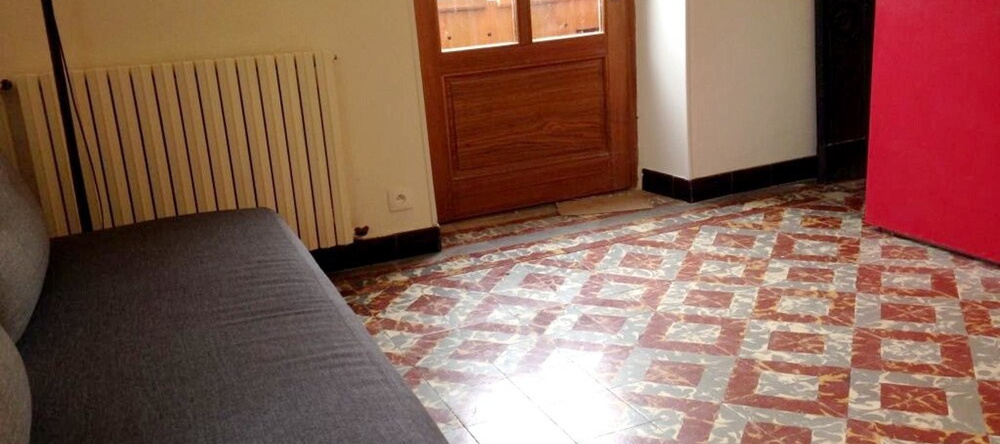 Apartment With one Bedroom in Bourg-le-comte, With Furnished Garden, 布尔-勒-孔特 — 照片 1