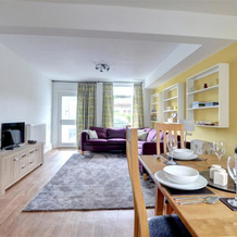 Spacious Holiday Home With Lovely Garden, Ideal Location in South Wales, 拉尼德洛斯 — 照片 4