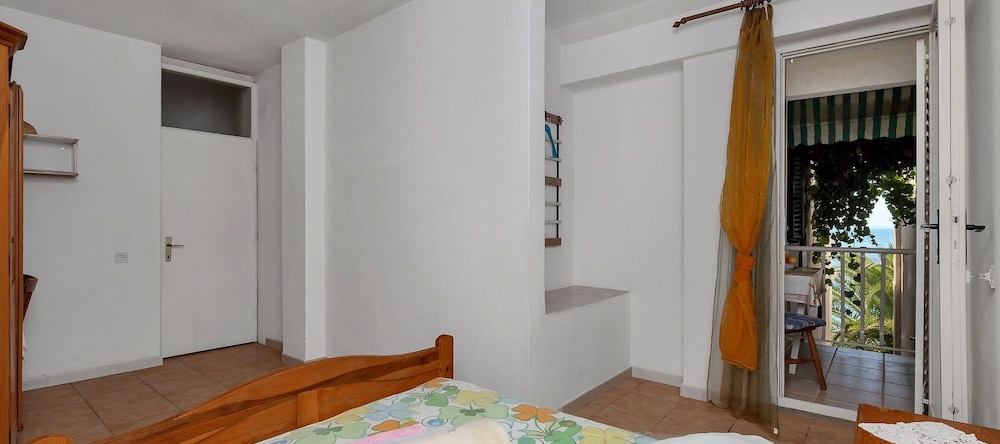 Apartments Robinzon Milivoj, 博戈莫列 — 照片 1
