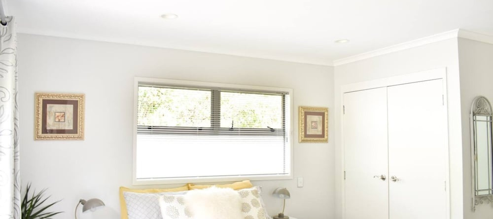 Quaint 2 Bed Family Home in Titirangi, 蒂蒂朗伊 — 照片 1