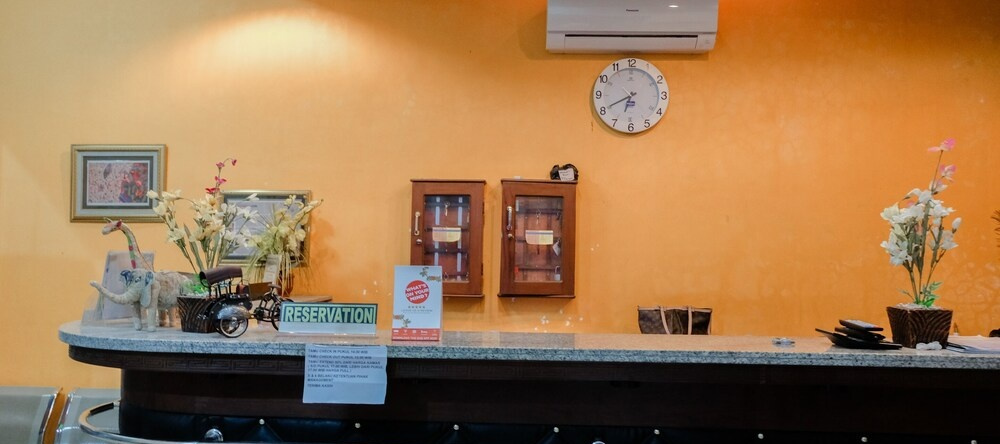 OYO 1190 Ndalem Katong Guest House, 波诺罗戈 — 照片 1