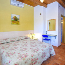 Stunning Home in Valentano With 3 Bedrooms and Wifi, 瓦伦塔诺 — 照片 2