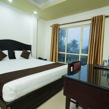OYO 10428 Hotel Sandal Breeze, Valparai — photo 2
