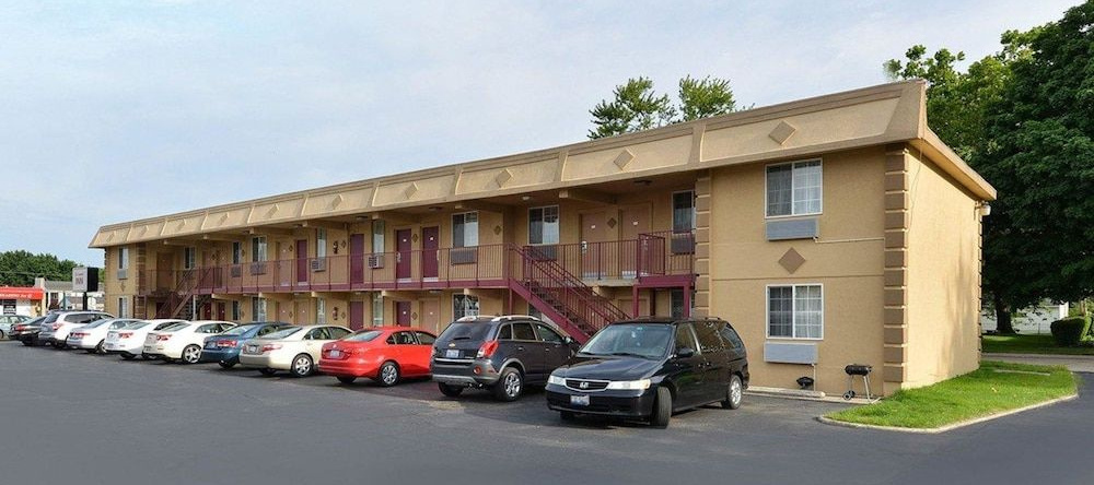 Econo Lodge, Бентон-Харбор — фото 1