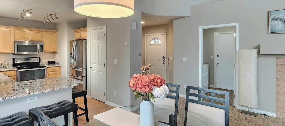 Littleton Home w/ Deck - 24 Mi to Denver!, 海兰兹牧场 — 照片 1