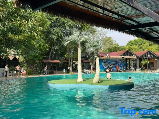 Tianchidu Hot Spring Resort, 米扬 — 照片 1
