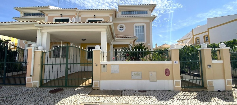 Pêra Amazing Villa With Pool By Homing, Пера — фото 1