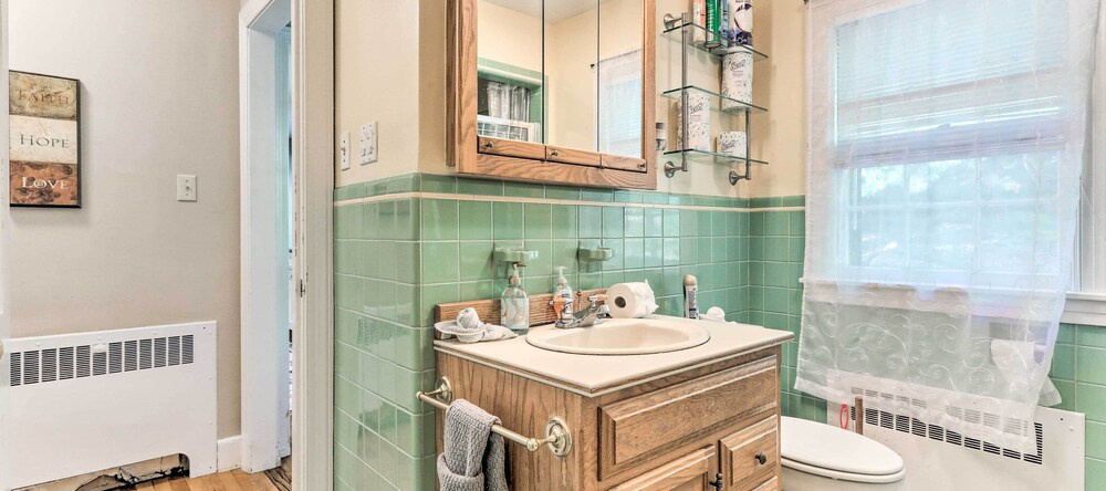 Grand Worcester Getaway w/ Large Private Yard!, 伍斯特 — 照片 1