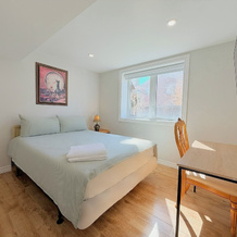 Cozy Rooms in Bright Walkout Suite - Newly Renovated 2026, 列治文山 — 照片 5