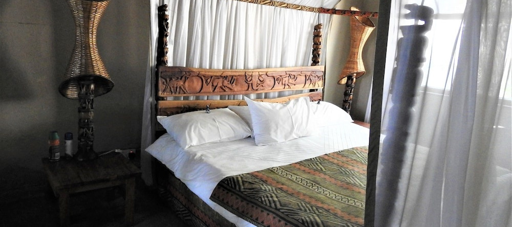 Norman Carr Cottage, Monkey Bay — photo 1